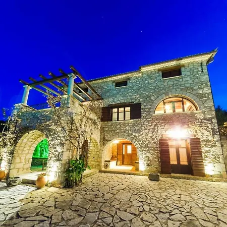 Daire Poseidon Residences - Poolside Zante Nests