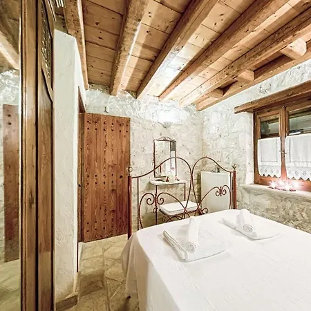 Poseidon Apartment *