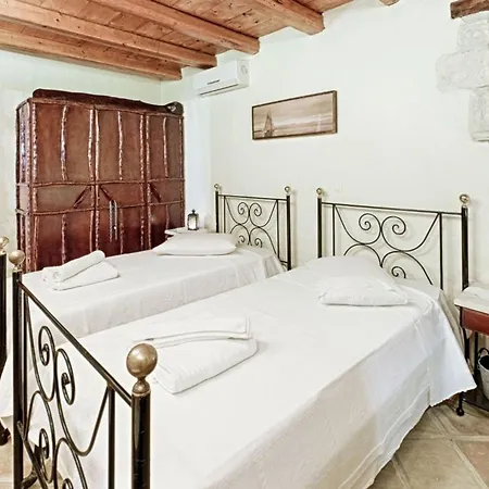 Poseidon Apartment *