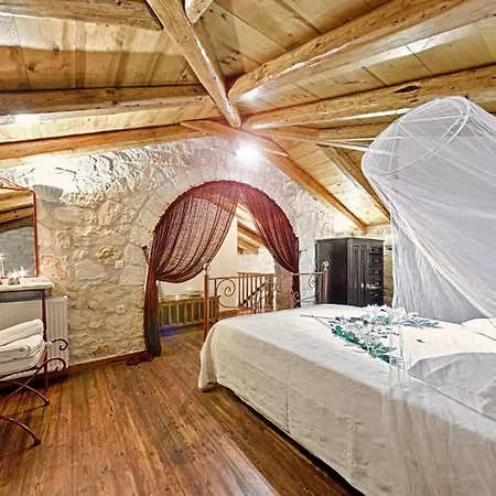 Poseidon Apartment *